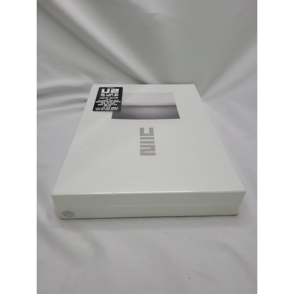 U2 - No Line On The Horizon Box [Limited Edition, Book, Poster, CD+DVD] 2009 NEW - Picture 4 of 4